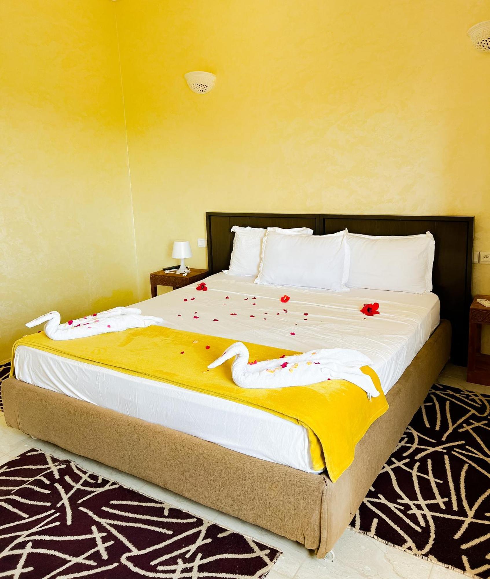 Guest House Qodwa Sidi Abdallah Ghiat ภายนอก รูปภาพ