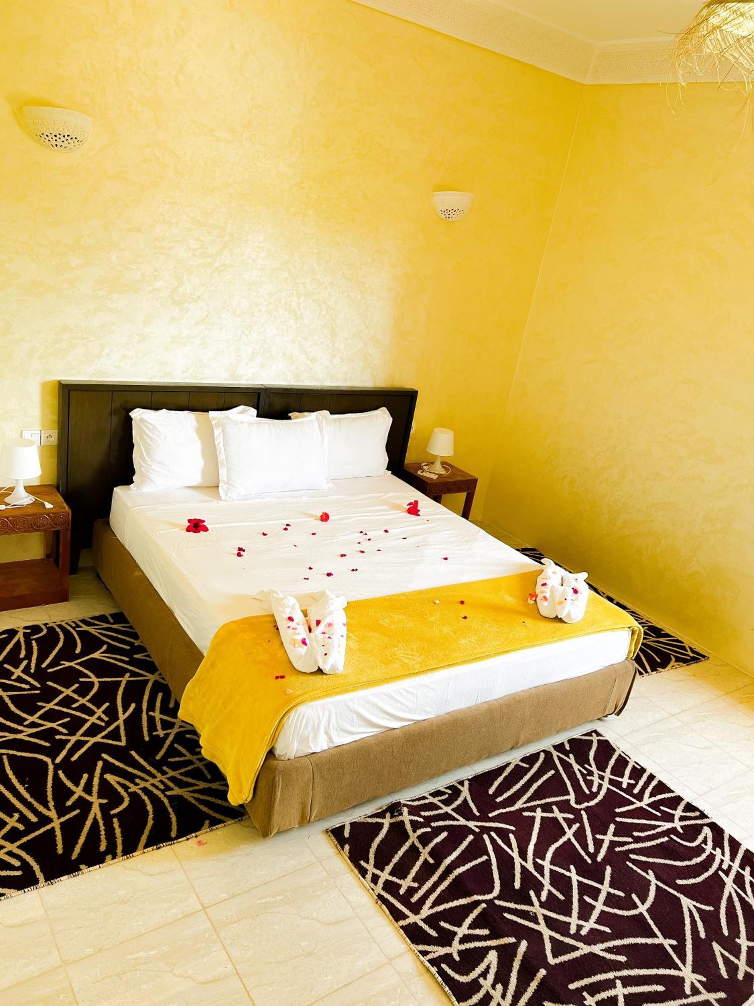 Guest House Qodwa Sidi Abdallah Ghiat ภายนอก รูปภาพ